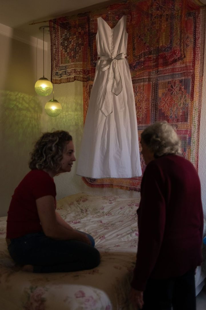 Foto do vestido feito pela noiva e bordado por sua mãe, foi apenas uma das histórias do casamento de Letícia e Daniel. Foto do vestido feito pela noiva e bordado por sua mãe, foi apenas uma das histórias do casamento de Letícia e Daniel. - Imagem 7